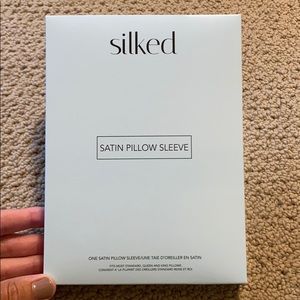 Silk pillow sleeve